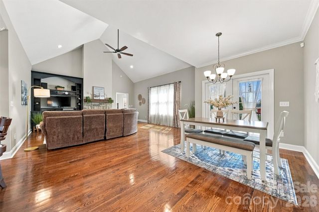 1258 10th Street Place NW, Hickory, NC 28601