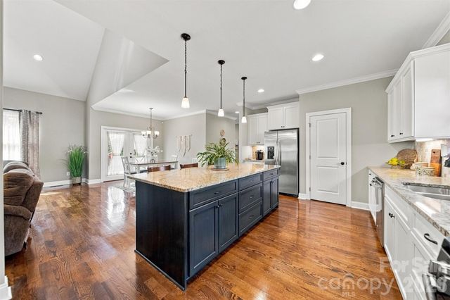 1258 10th Street Place NW, Hickory, NC 28601