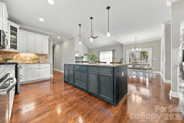 1258 10th Street Place NW, Hickory, NC 28601