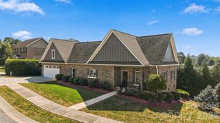 1258 10th Street Place NW, Hickory, NC 28601