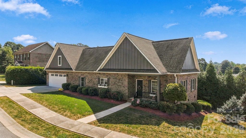 1258 10th Street Place NW, Hickory, NC 28601