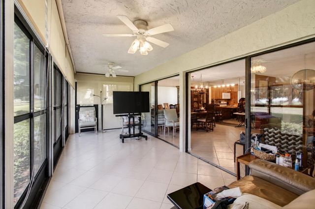 5561 Fairway Park Drive 104, Boynton Beach, FL 33437