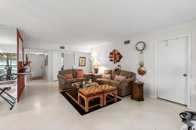 5561 Fairway Park Drive 104, Boynton Beach, FL 33437