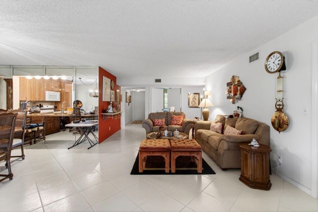 5561 Fairway Park Drive 104, Boynton Beach, FL 33437