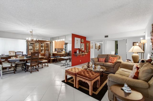 5561 Fairway Park Drive 104, Boynton Beach, FL 33437