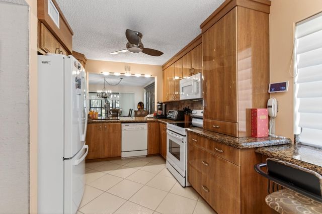 5561 Fairway Park Drive 104, Boynton Beach, FL 33437