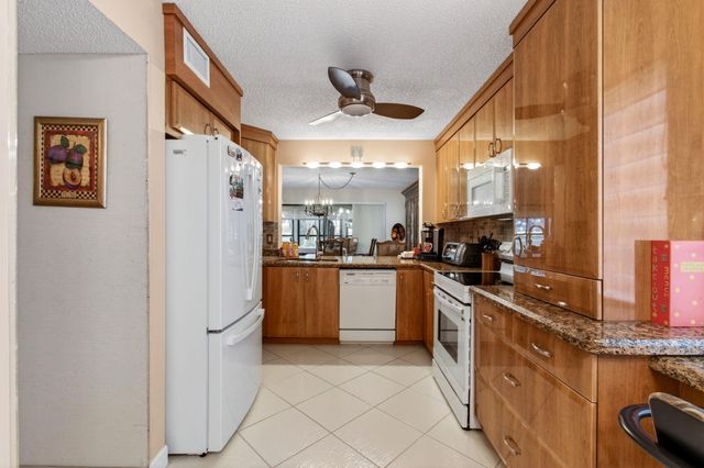 5561 Fairway Park Drive 104, Boynton Beach, FL 33437