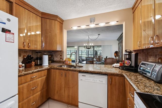 5561 Fairway Park Drive 104, Boynton Beach, FL 33437