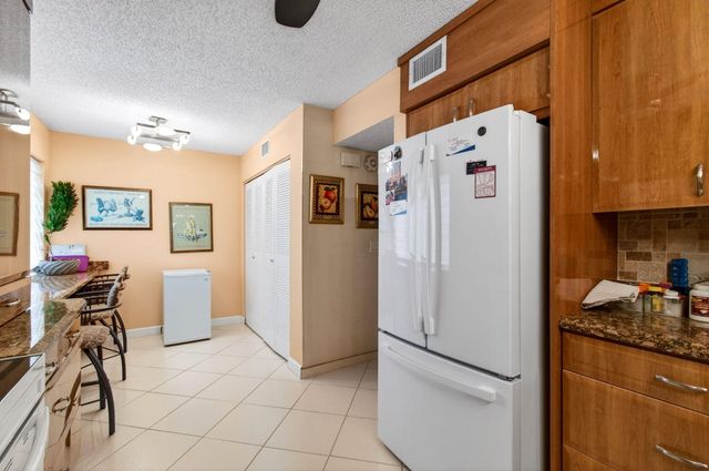 5561 Fairway Park Drive 104, Boynton Beach, FL 33437
