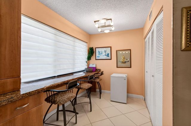 5561 Fairway Park Drive 104, Boynton Beach, FL 33437