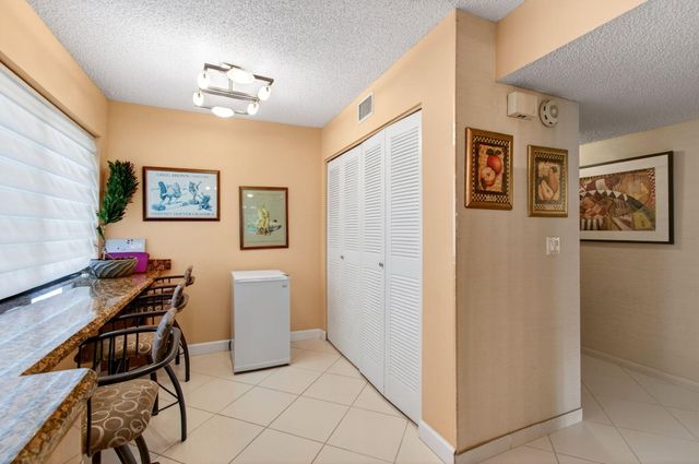5561 Fairway Park Drive 104, Boynton Beach, FL 33437