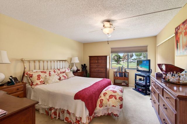 5561 Fairway Park Drive 104, Boynton Beach, FL 33437