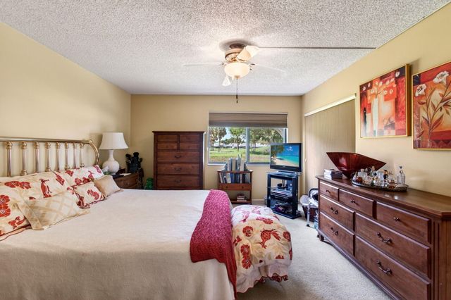 5561 Fairway Park Drive 104, Boynton Beach, FL 33437