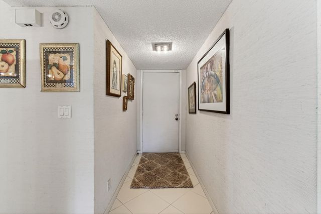5561 Fairway Park Drive 104, Boynton Beach, FL 33437