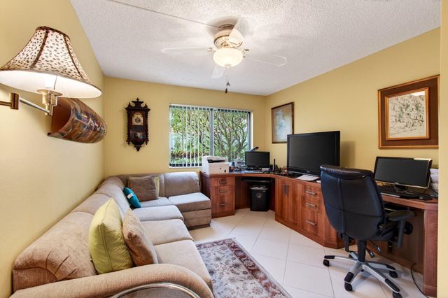 5561 Fairway Park Drive 104, Boynton Beach, FL 33437