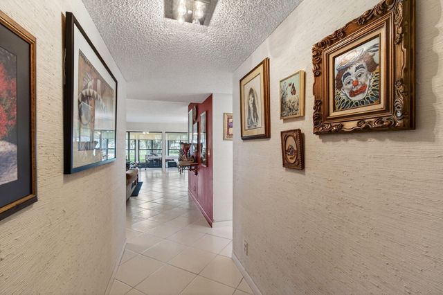 5561 Fairway Park Drive 104, Boynton Beach, FL 33437