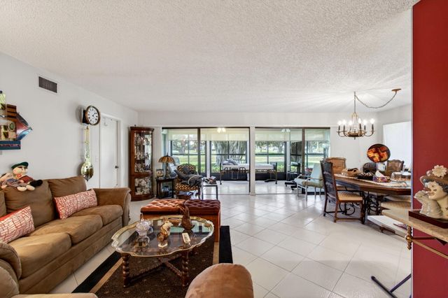 5561 Fairway Park Drive 104, Boynton Beach, FL 33437