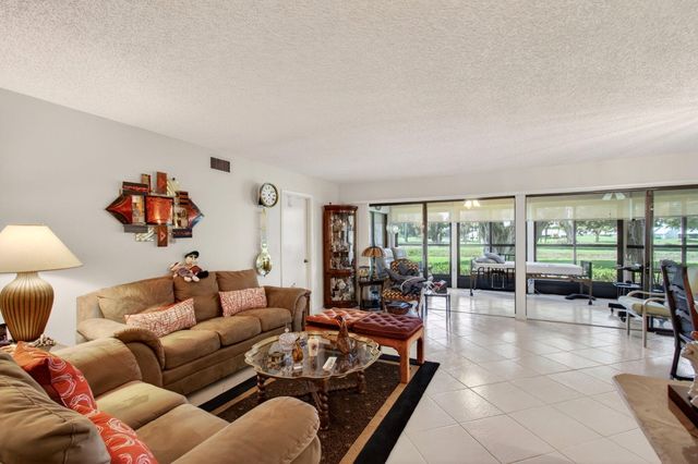 5561 Fairway Park Drive 104, Boynton Beach, FL 33437