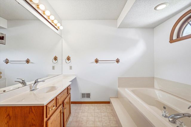 7629 74th Street S, Cottage Grove, MN 55016