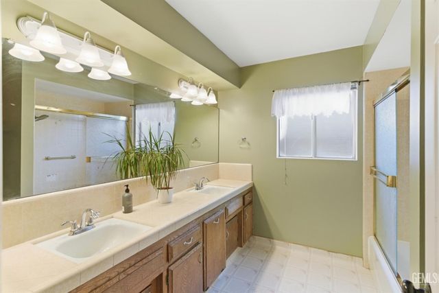 5505 Brookdale Avenue, Bakersfield, CA 93308