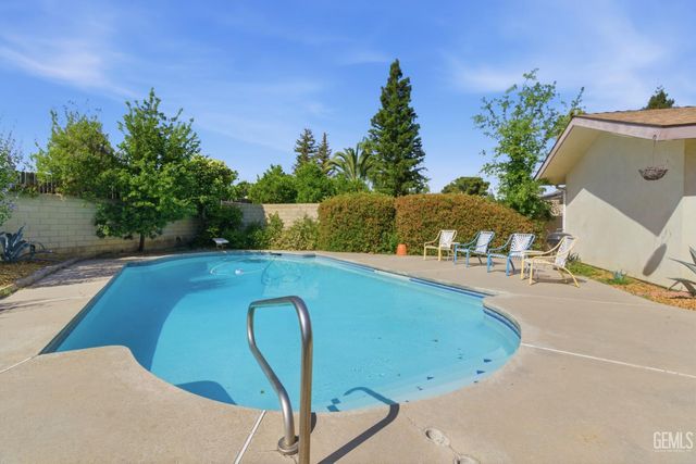 5505 Brookdale Avenue, Bakersfield, CA 93308