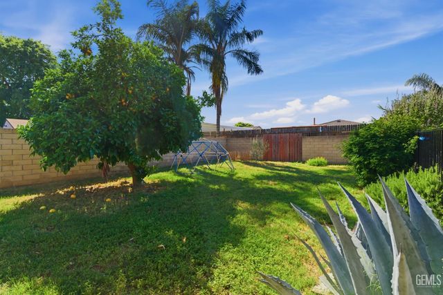 5505 Brookdale Avenue, Bakersfield, CA 93308