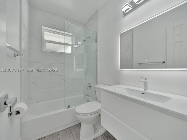 2446 Fillmore St, Hollywood, FL 33020