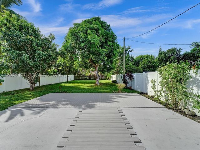 2446 Fillmore St, Hollywood, FL 33020