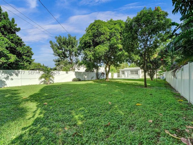 2446 Fillmore St, Hollywood, FL 33020