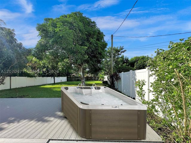 2446 Fillmore St, Hollywood, FL 33020