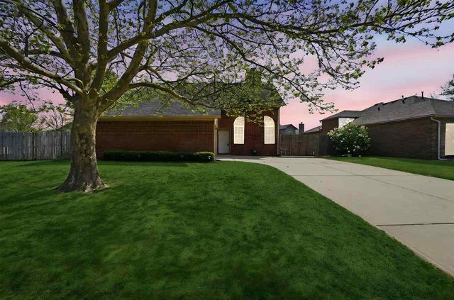 3036 NE Stratford Cir, Lawton, OK 73507