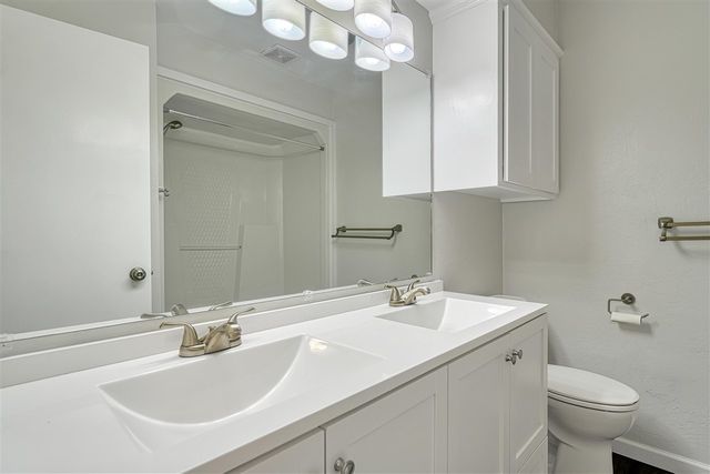 3036 NE Stratford Cir, Lawton, OK 73507