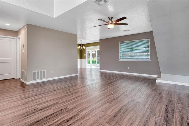 3036 NE Stratford Cir, Lawton, OK 73507