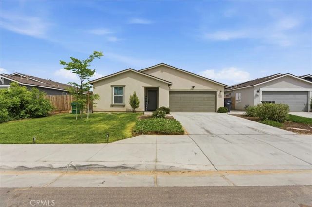 8716 Akero, Bakersfield, CA 93307