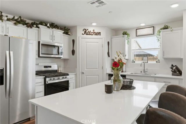 8716 Akero, Bakersfield, CA 93307