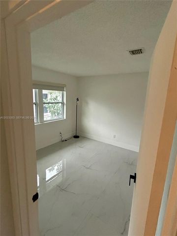 251-253 SW 11th St, Dania Beach, FL 33004