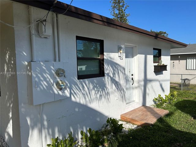 251-253 SW 11th St, Dania Beach, FL 33004