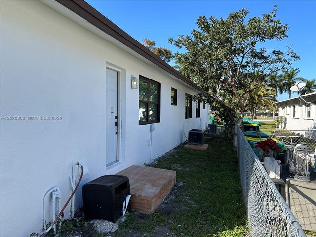 251-253 SW 11th St, Dania Beach, FL 33004