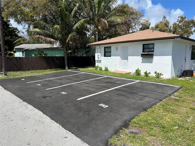 251-253 SW 11th St, Dania Beach, FL 33004