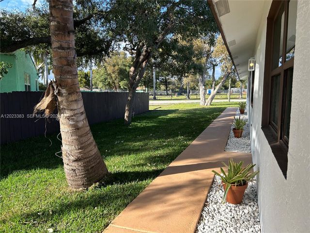 251-253 SW 11th St, Dania Beach, FL 33004