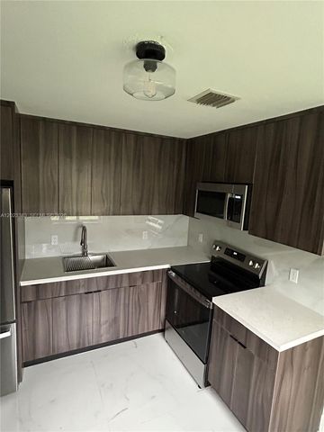251-253 SW 11th St, Dania Beach, FL 33004