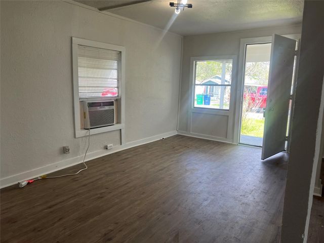 204 Opal Street, Waxahachie, TX 75165