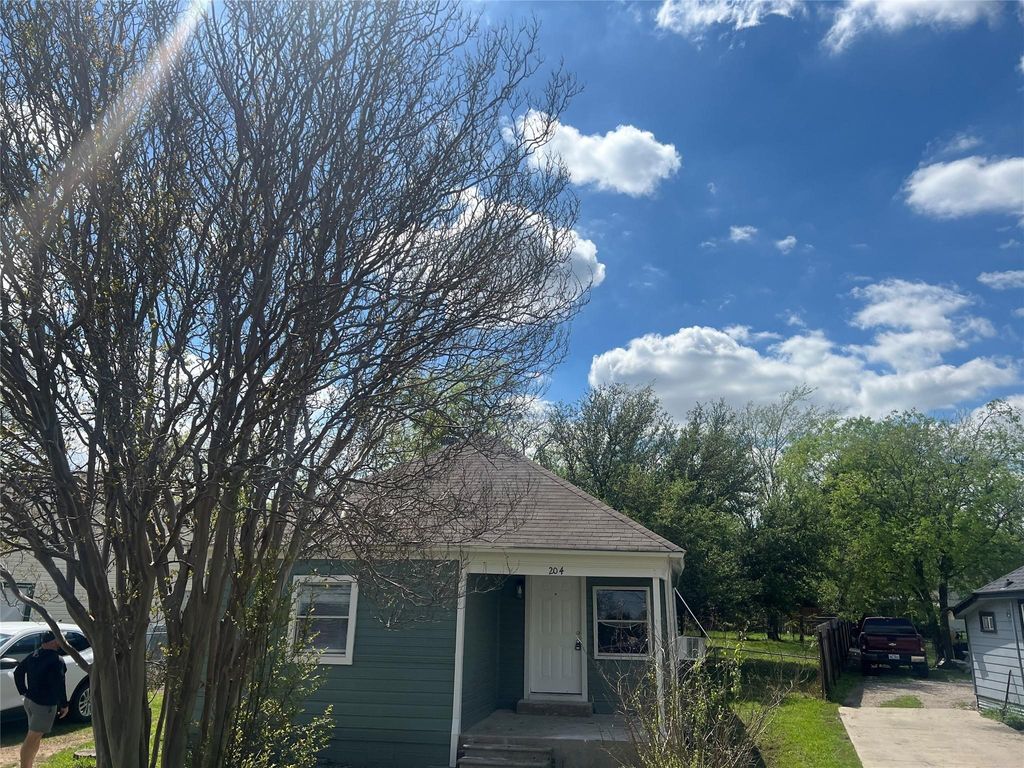 204 Opal Street, Waxahachie, TX 75165