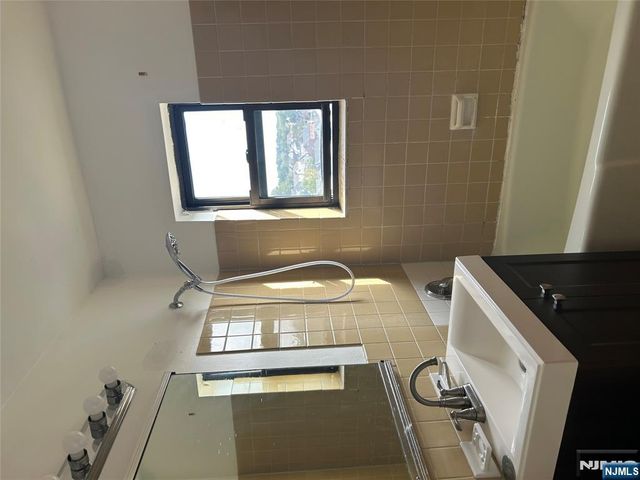 44 S MAIN Street 7D, Lodi, NJ 07644