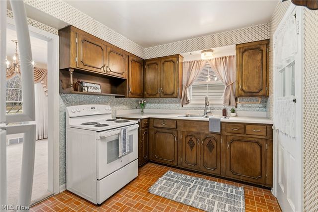 9482 Highland Drive, Brecksville, OH 44141