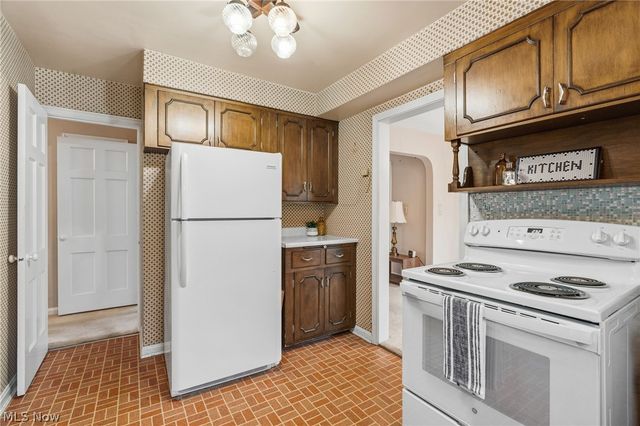 9482 Highland Drive, Brecksville, OH 44141