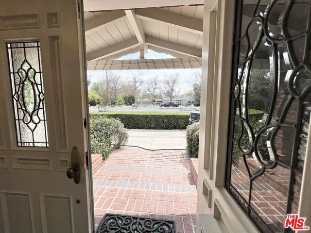 22839 Oxnard Street, Woodland Hills (los Angeles), CA 91367