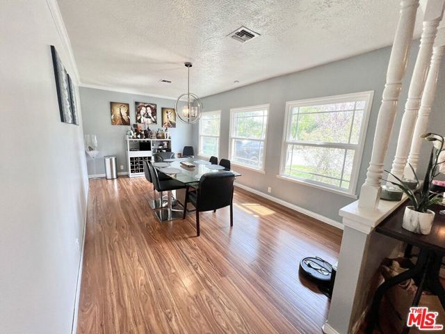 22839 Oxnard Street, Woodland Hills (los Angeles), CA 91367