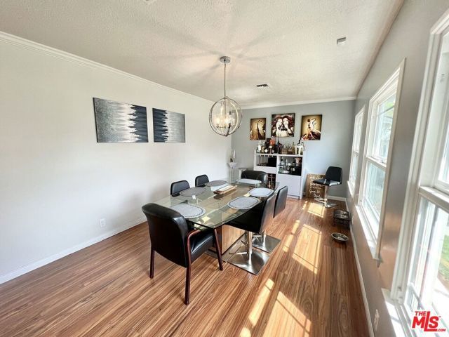 22839 Oxnard Street, Woodland Hills (los Angeles), CA 91367
