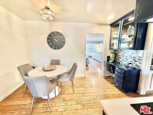 22839 Oxnard Street, Woodland Hills (los Angeles), CA 91367